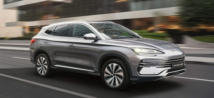 SEAL_U_DM_i_LHD_Lifestyle_City_On Road 2